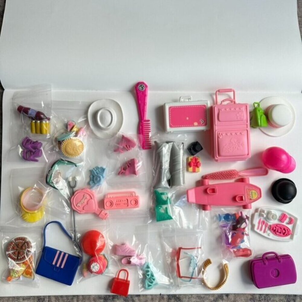 Vintage Barbie Lot of Shoes, Purses, Sunglasses, Suitcases, Boots 80s 90s‎ Toys